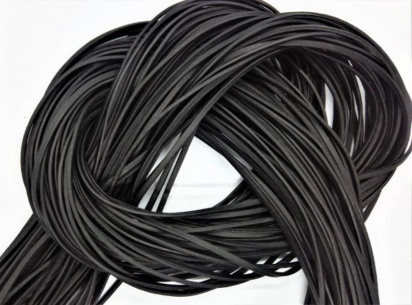 Lederriemen  Vierkant -  schwarz  weich